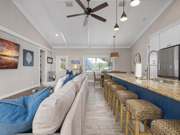Four Bedroom Vacation Home in Holmes Beach Close to Beach